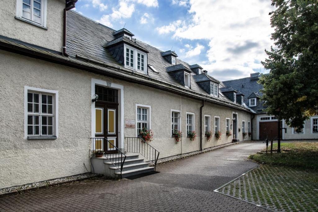 Ruestzeitenheim Sonnenschein Saalburg Exterior photo